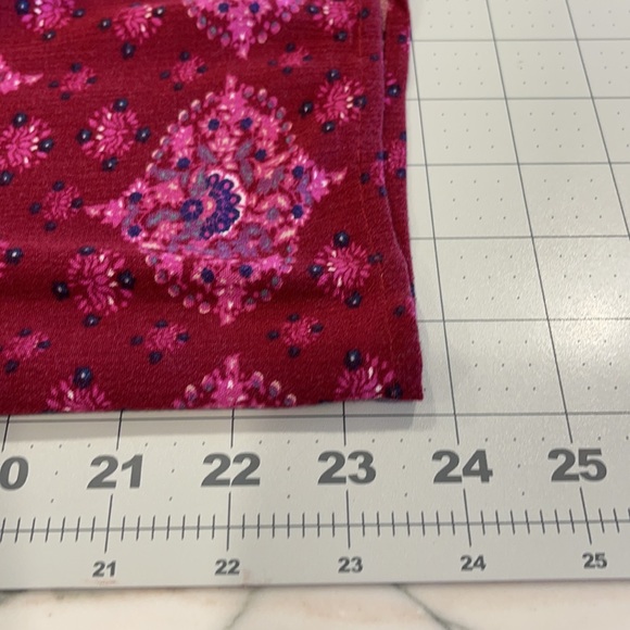 Magnolia Grace Sleeveless Blouse - Picture 7 of 7